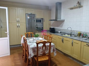 Casa amb balcó en venda a Este