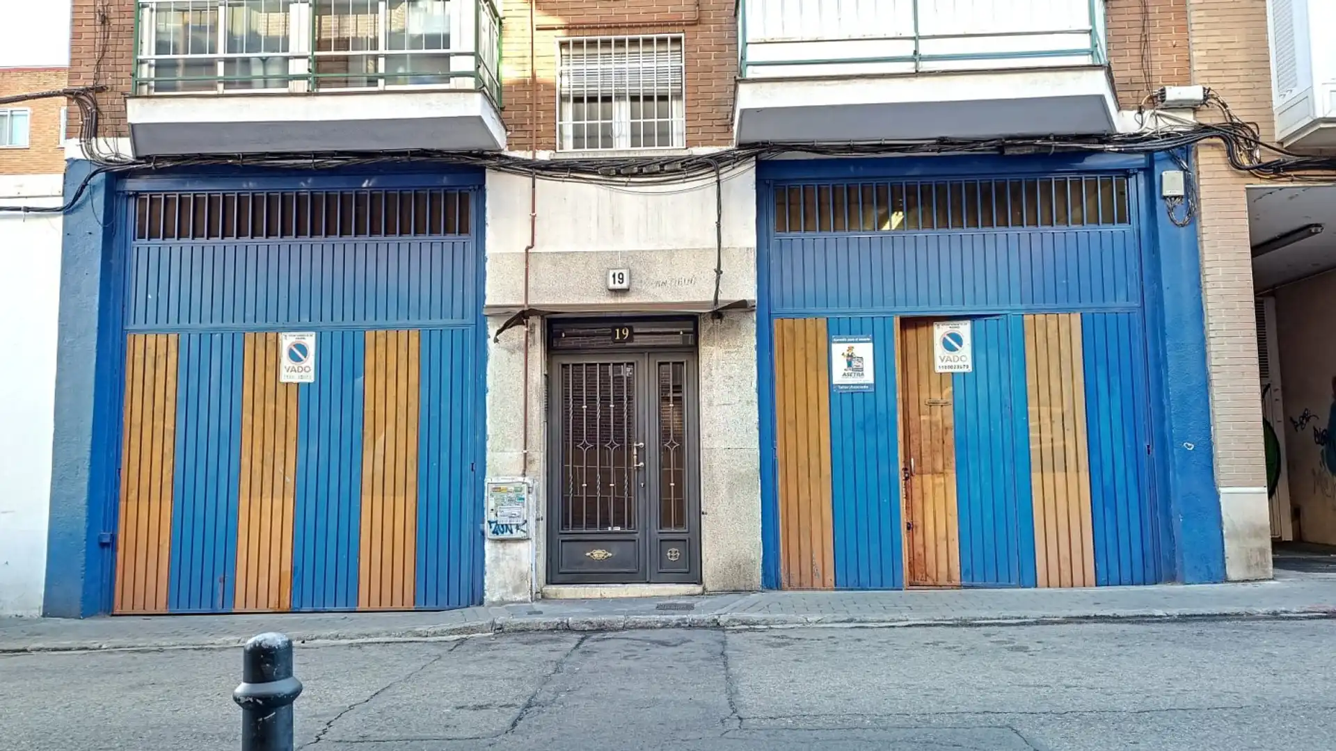 Exterior view of Premises for sale in  Madrid Capital