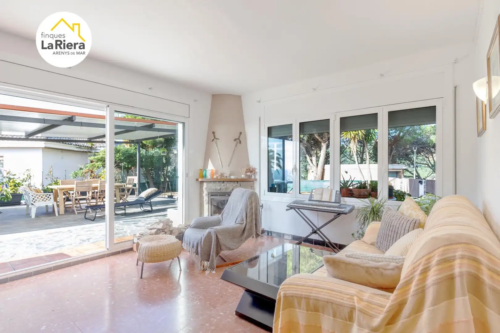 Living room of Houses for sale in Arenys de Munt  with Air Conditioner, Private garden and Terrace