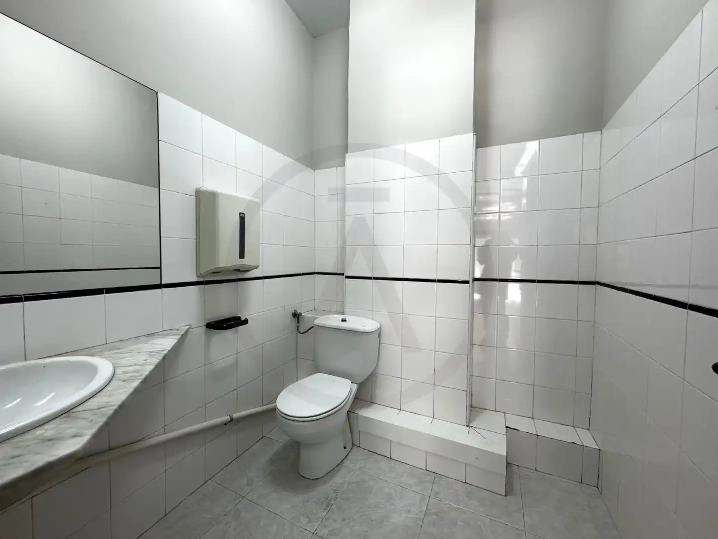 Baño de Local en venta en Terrassa con Calefacción y Parquet