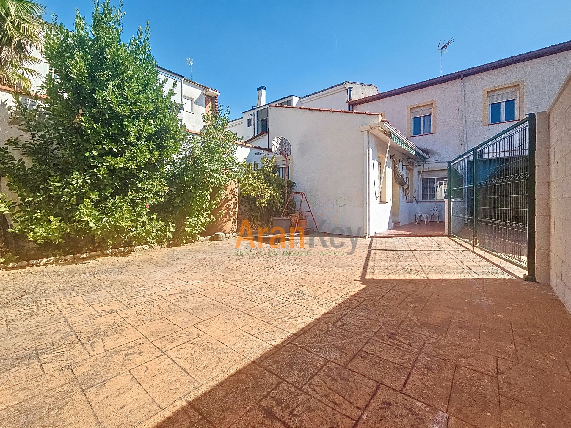 Jardí de Casa adosada en venda en Aranjuez amb Calefacció i Moblat
