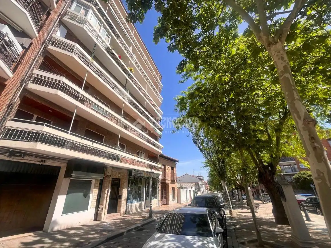 Vista exterior de Piso en venta en Navalcarnero con Calefacción, Parquet y Terraza