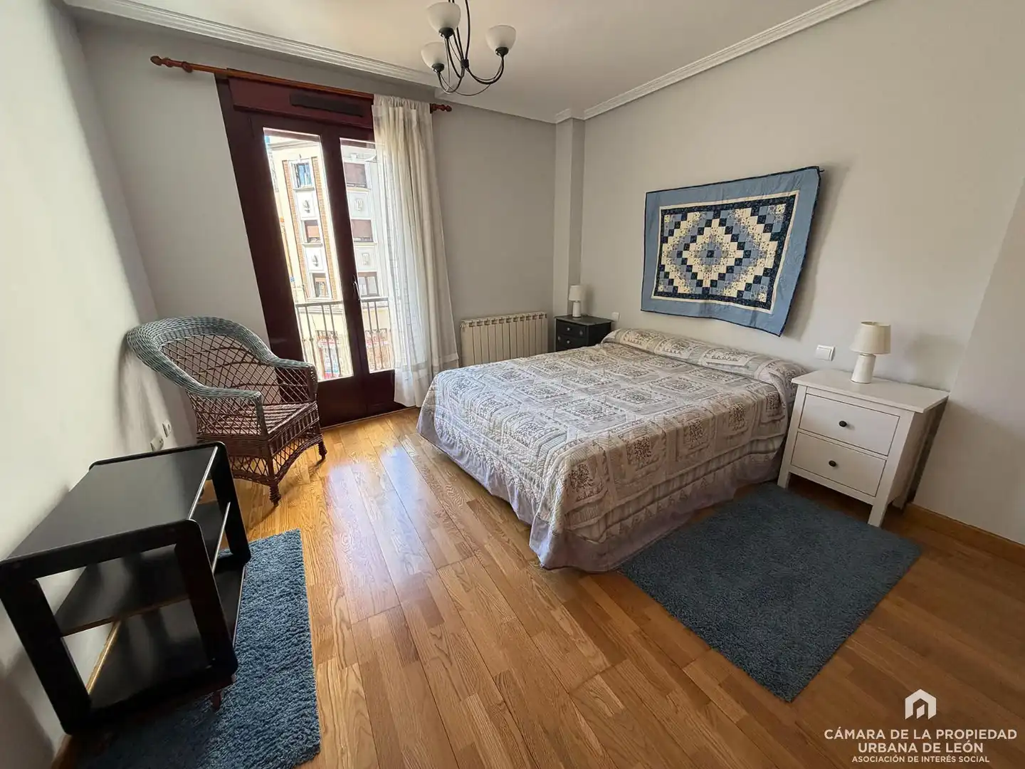 Habitación de Piso de alquiler en León Capital  con Trastero y Amueblado