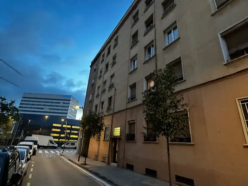 Außenansicht von Wohnung zum Verkauf in Esplugues de Llobregat