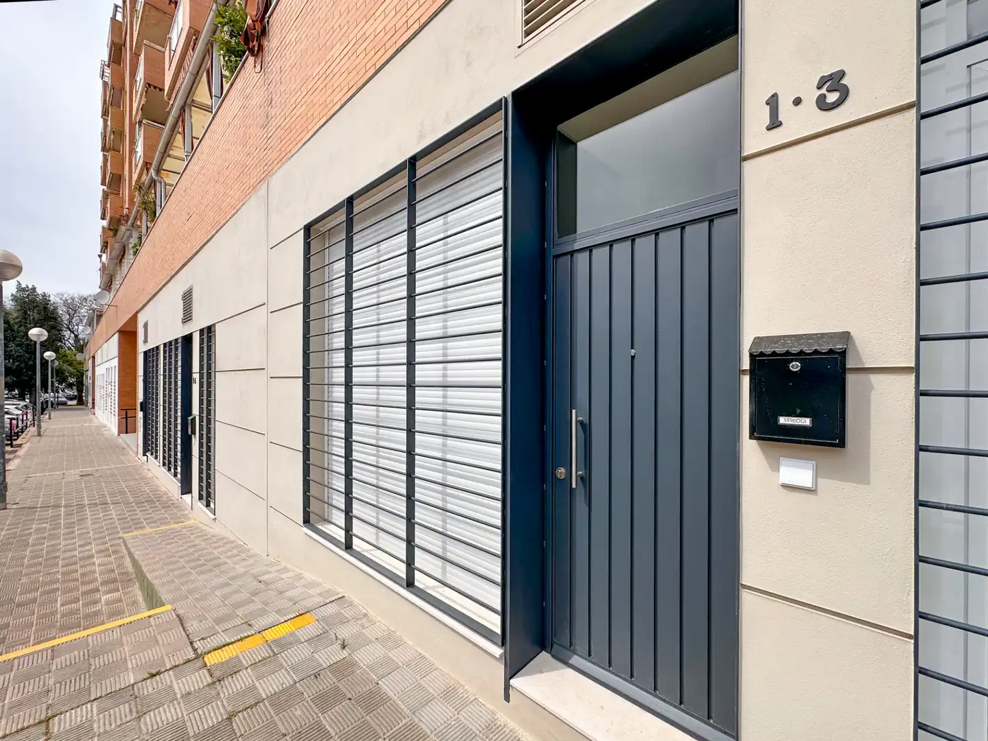 Exterior view of Flat for sale in Sevilla  with Air Conditioner, Furnished and Oven