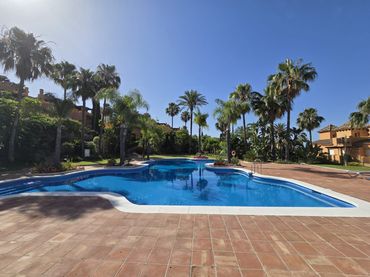 Adossat amb piscina en venda a Calle Felisa de Cortes