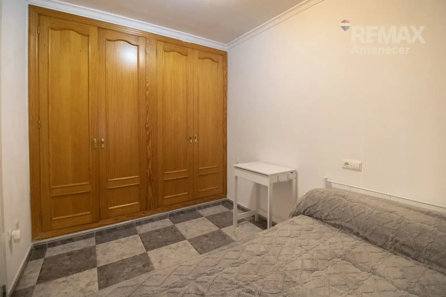 Dormitori de Casa o xalet en venda en Orba amb Jardí privat, Terrassa i Traster