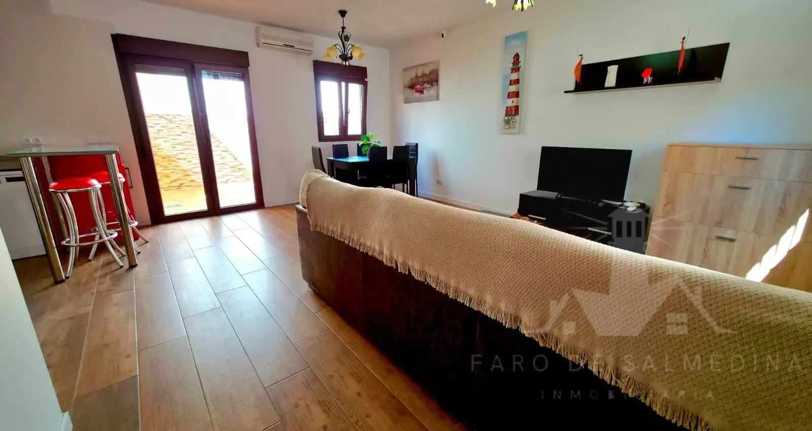 Sala d'estar de Casa o xalet en venda en Chipiona amb Aire condicionat i Moblat