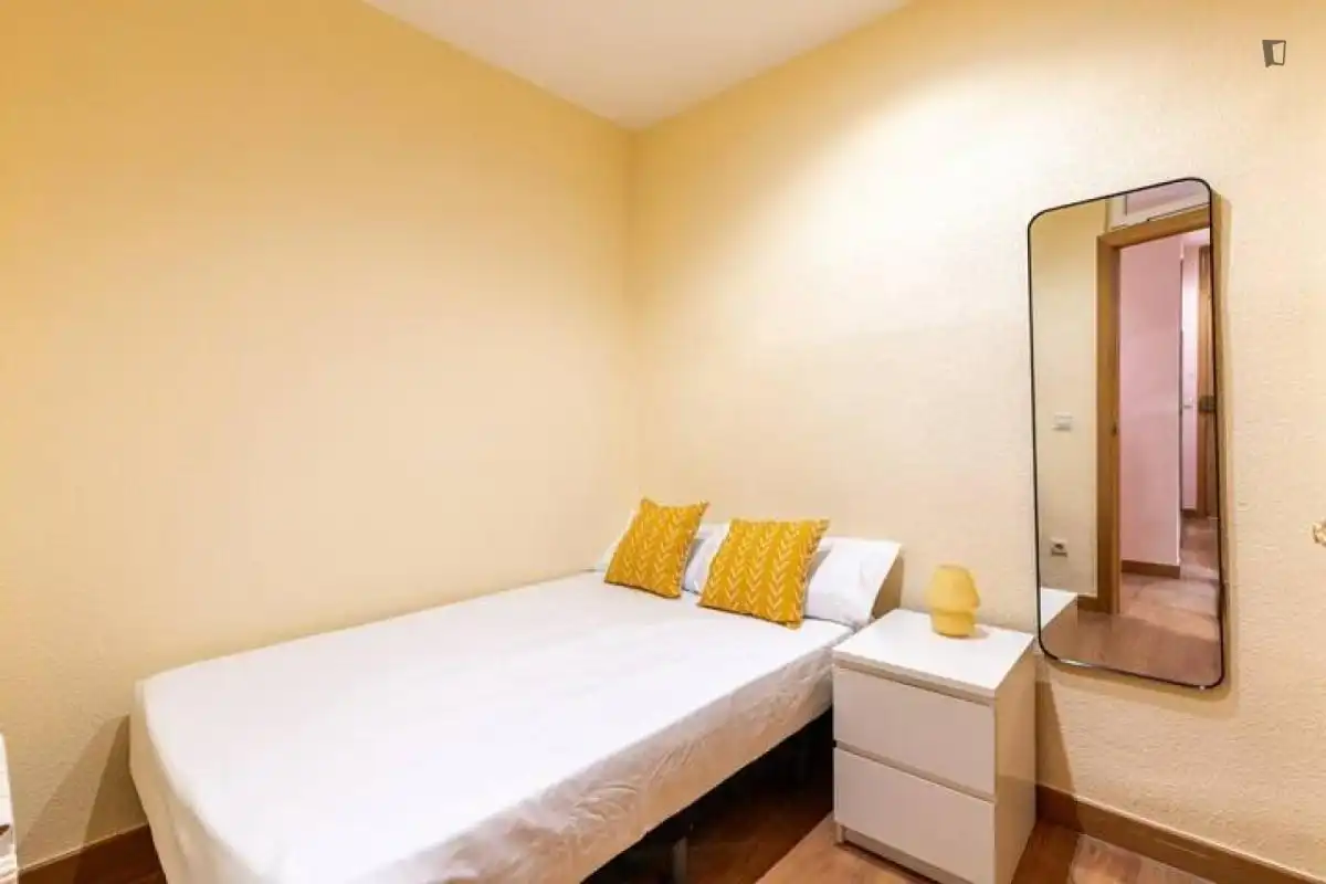 Dormitori de Casa o xalet de lloguer en Madrid amb Moblat, Forn i Rentadora