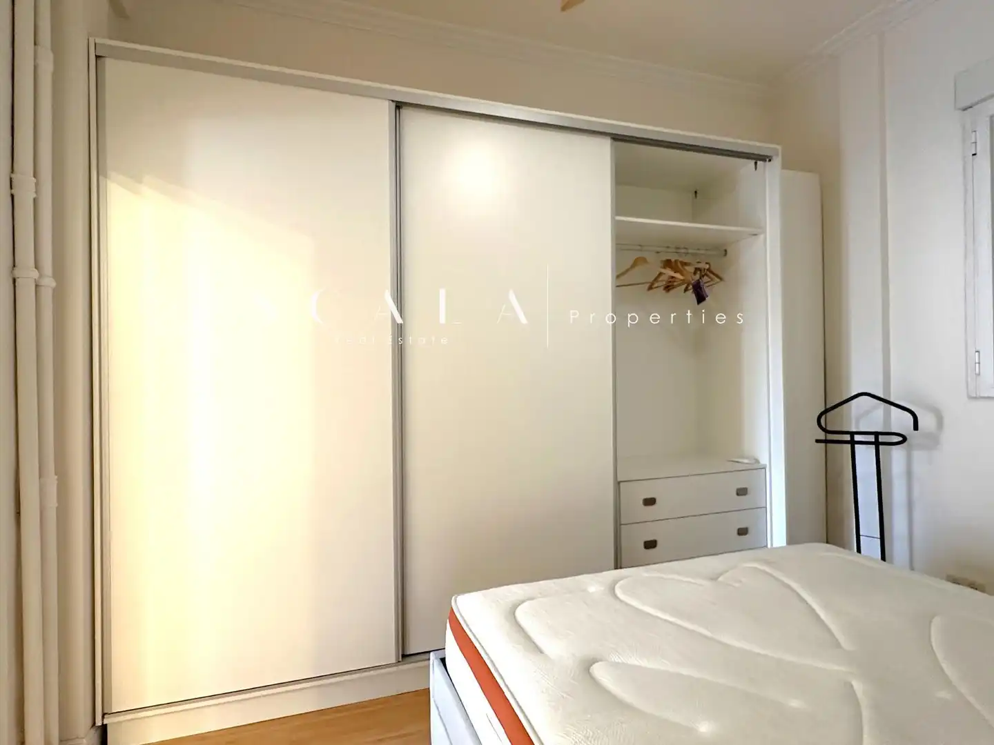 Wohnung zur Miete in Infanta Isabel, Jerónimos