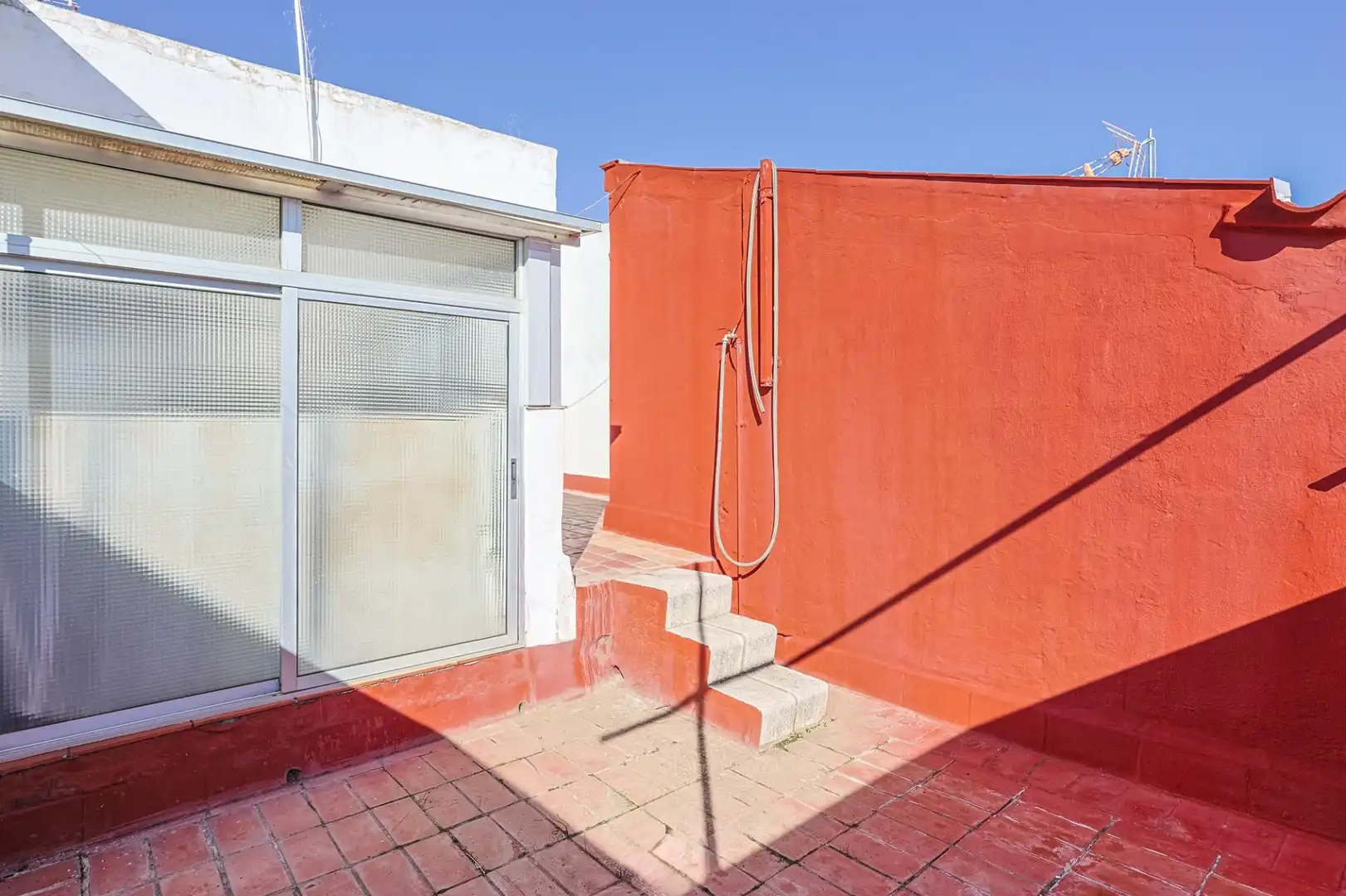 Vista exterior de Casa o xalet en venda en Sevilla amb Moblat i Balcó