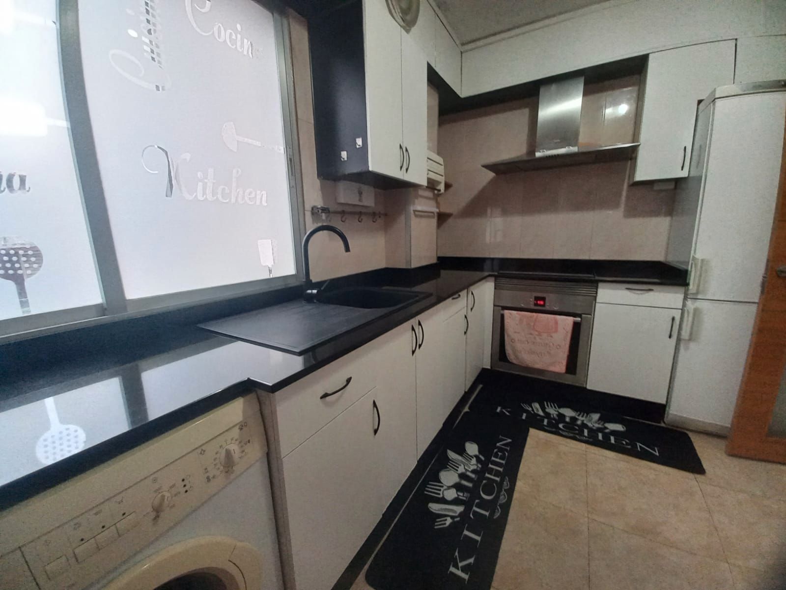 Cuina de Pis en venda en Ames amb Moblat, Forn i Rentadora