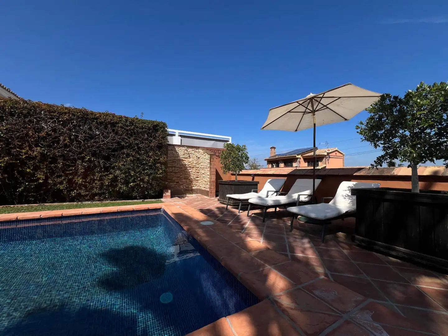 Piscina de Casa o xalet en venda en Alhaurín de la Torre amb Aire condicionat, Jardí privat i Terrassa