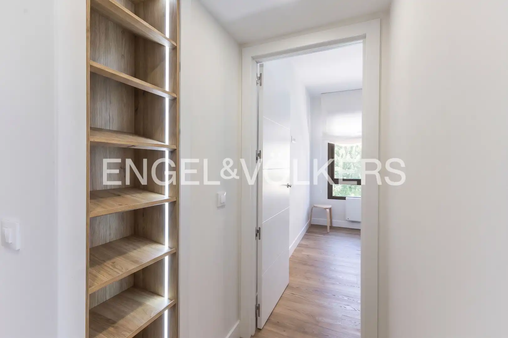 Flat for sale in Madrid  with Air Conditioner, Heating and Swimming Pool