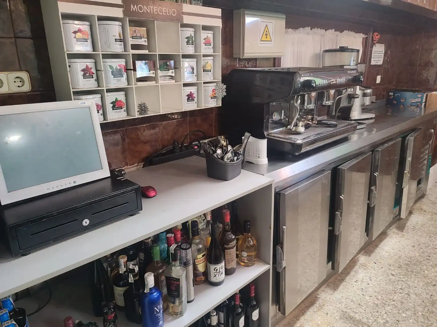 Local de alquiler en Vigo  con Terraza y Amueblado