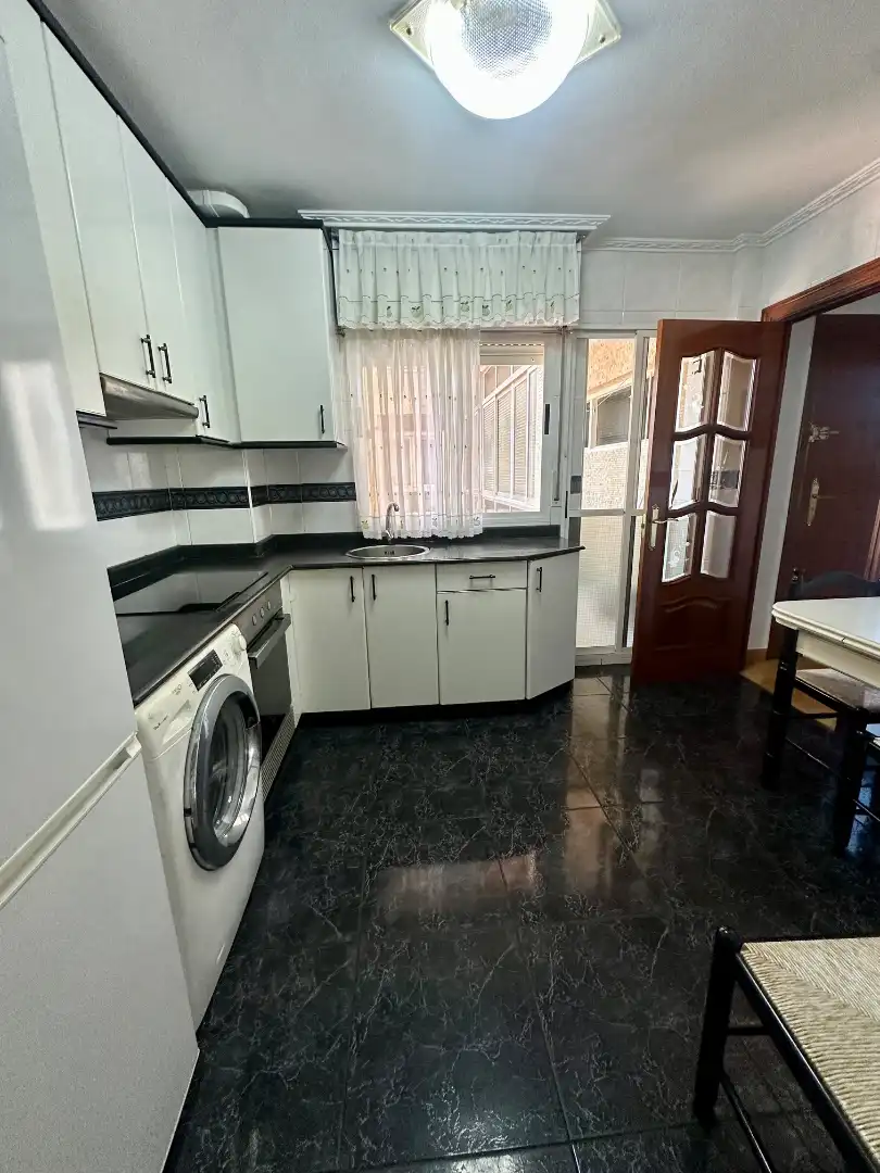 Cuina de Pis en venda en Barakaldo  amb Calefacció, Terrassa i Moblat