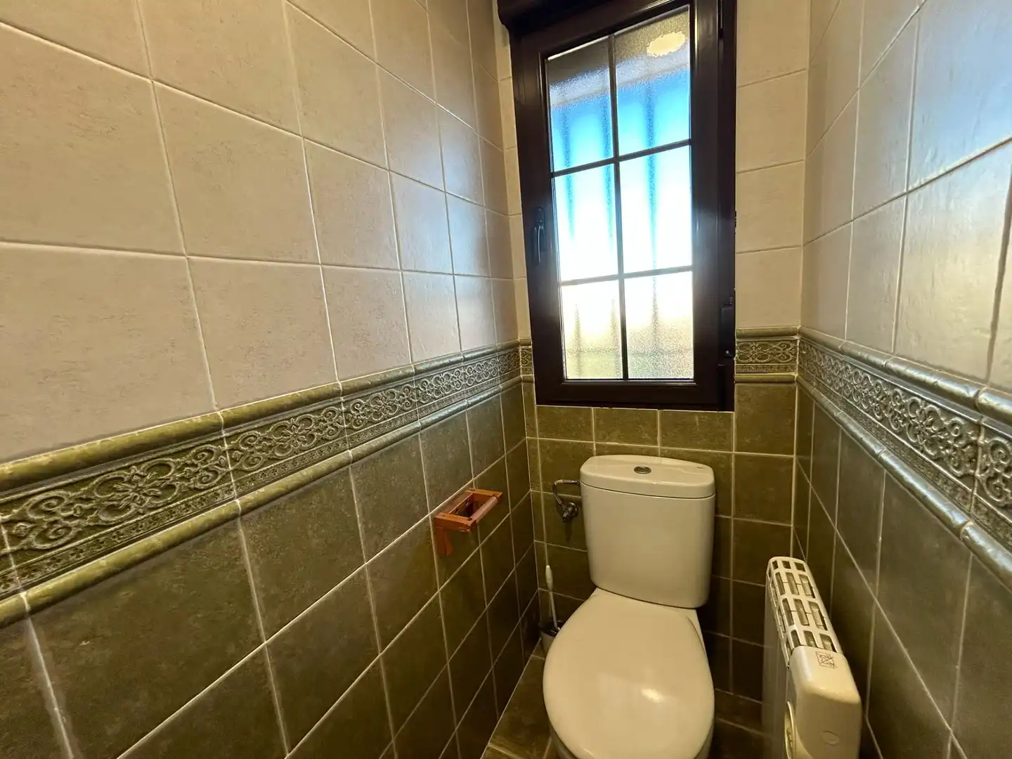 Badezimmer von Maisonette zum Verkauf in Pepino mit Klimaanlage und Heizung