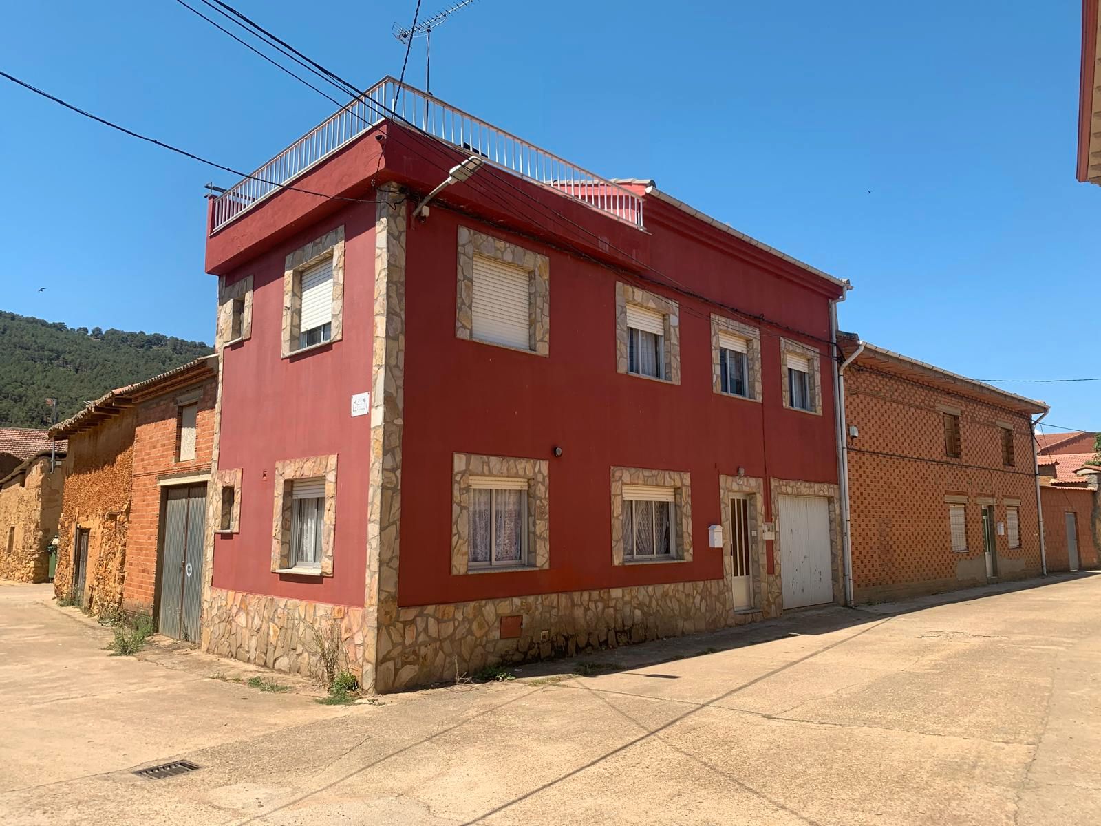 Vista exterior de Casa o xalet en venda en Arrabalde amb Moblat