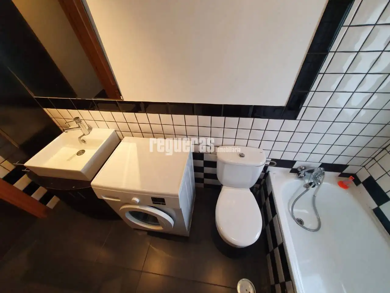 Bathroom of Flat for sale in Avilés  with Heating
