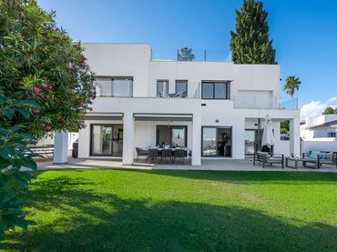 Casa amb piscina en venda a Nueva Andalucía