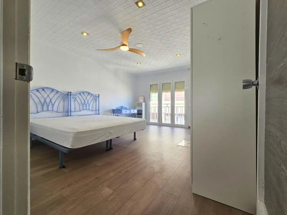 Habitación de Piso de alquiler en Elche / Elx con Amueblado y Balcón