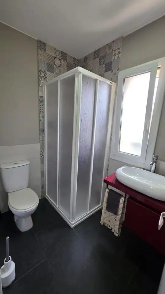 Bathroom of Ground floor for share in Terrassa  with Air Conditioner, Heating and Terrace