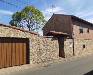 Exterior view of House or chalet for sale in Sariegos  with Heating, Private garden and Parquet flooring