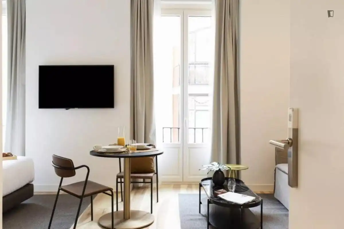 Study for rent in Cortes - Huertas
