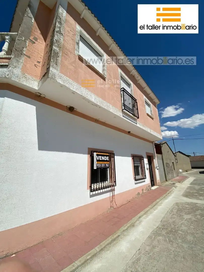 Vista exterior de Casa o chalet en venta en Pedrosillo de Alba con Terraza