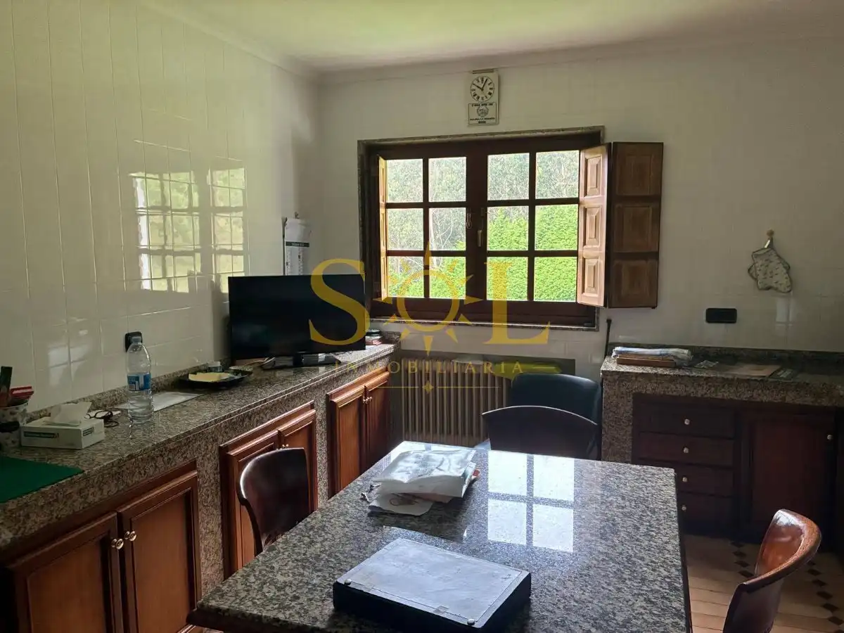Cuina de Casa o xalet en venda en Pravia amb Calefacció i Jardí privat