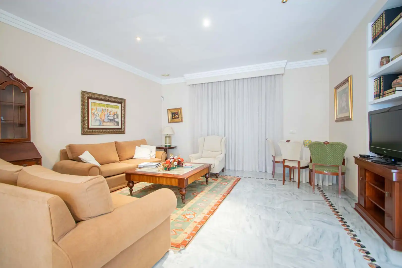 Sala d'estar de Casa adosada en venda en Utrera