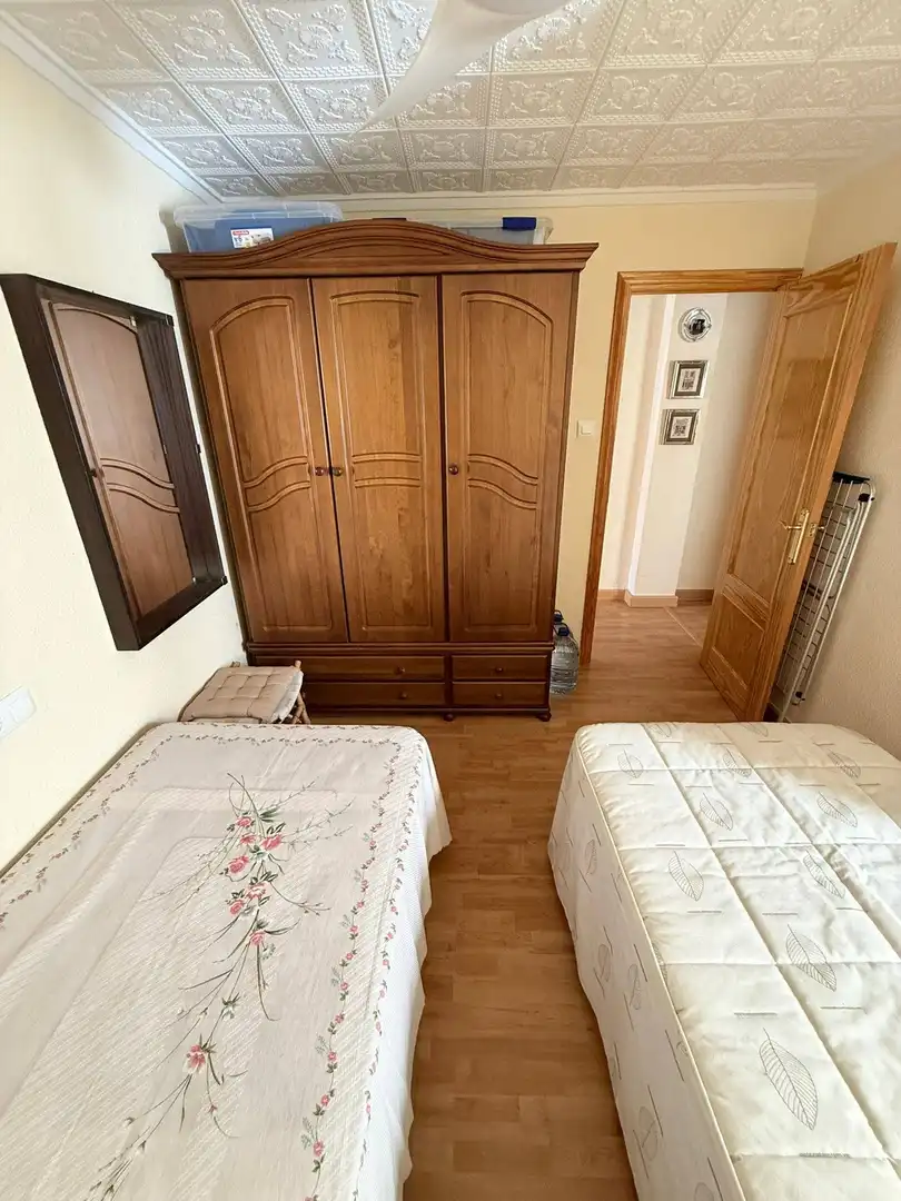 Dormitori de Apartament en venda en San Pedro del Pinatar amb Aire condicionat, Terrassa i Moblat