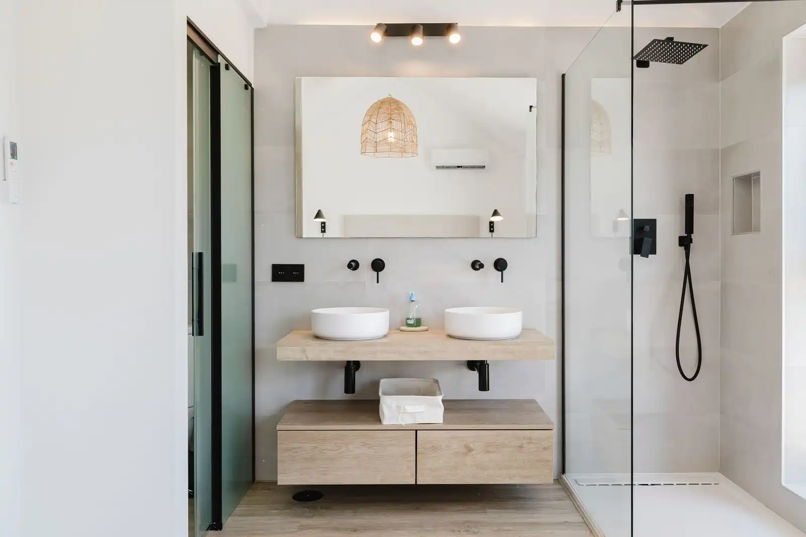 Bathroom of Houses for sale in Marbella  with Air Conditioner, Terrace and Community pool