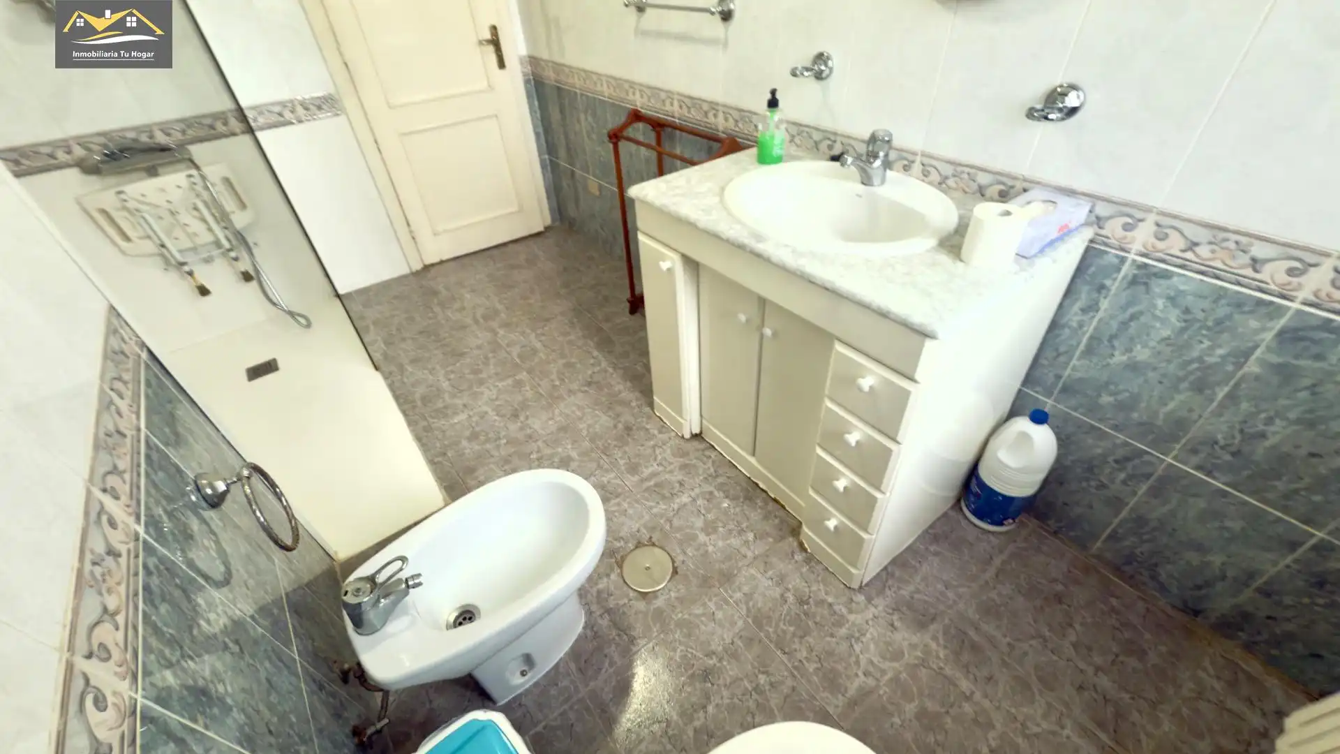 Bathroom of Houses for sale in Ourense Capital   with Private garden, Terrace and Storage room