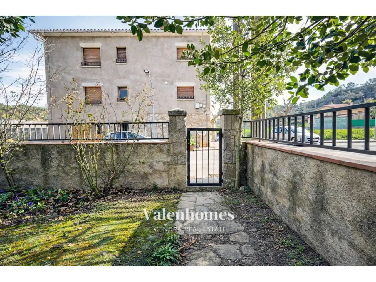 Vista exterior de Casa o xalet en venda en L'Estany amb Calefacció, Jardí privat i Terrassa