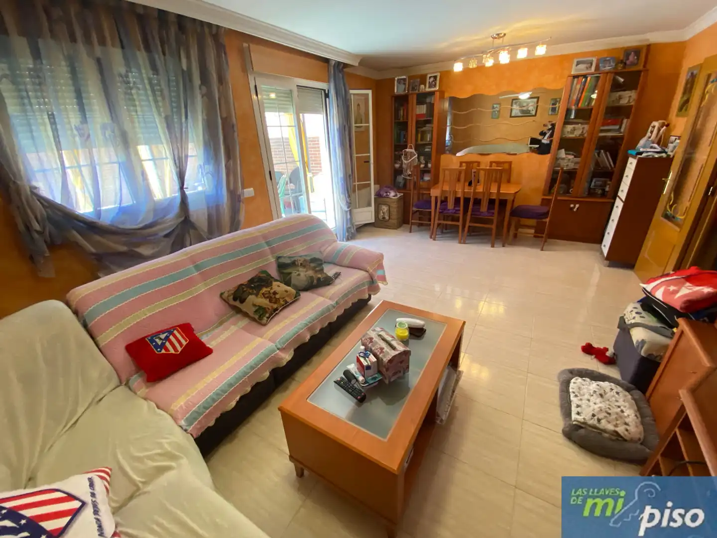 Sala de estar de Casa adosada en venta en Cistérniga con Calefacción, Jardín privado y Parquet
