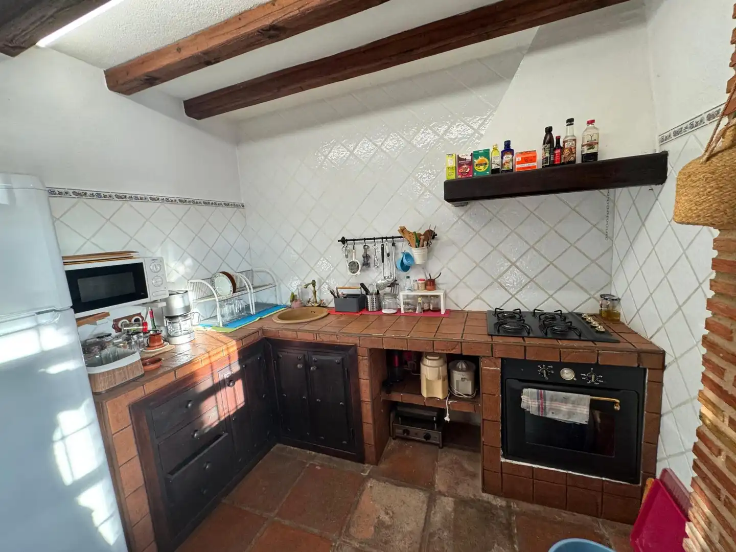Cuina de Casa o xalet en venda en Marbella amb Jardí privat, Terrassa i Piscina