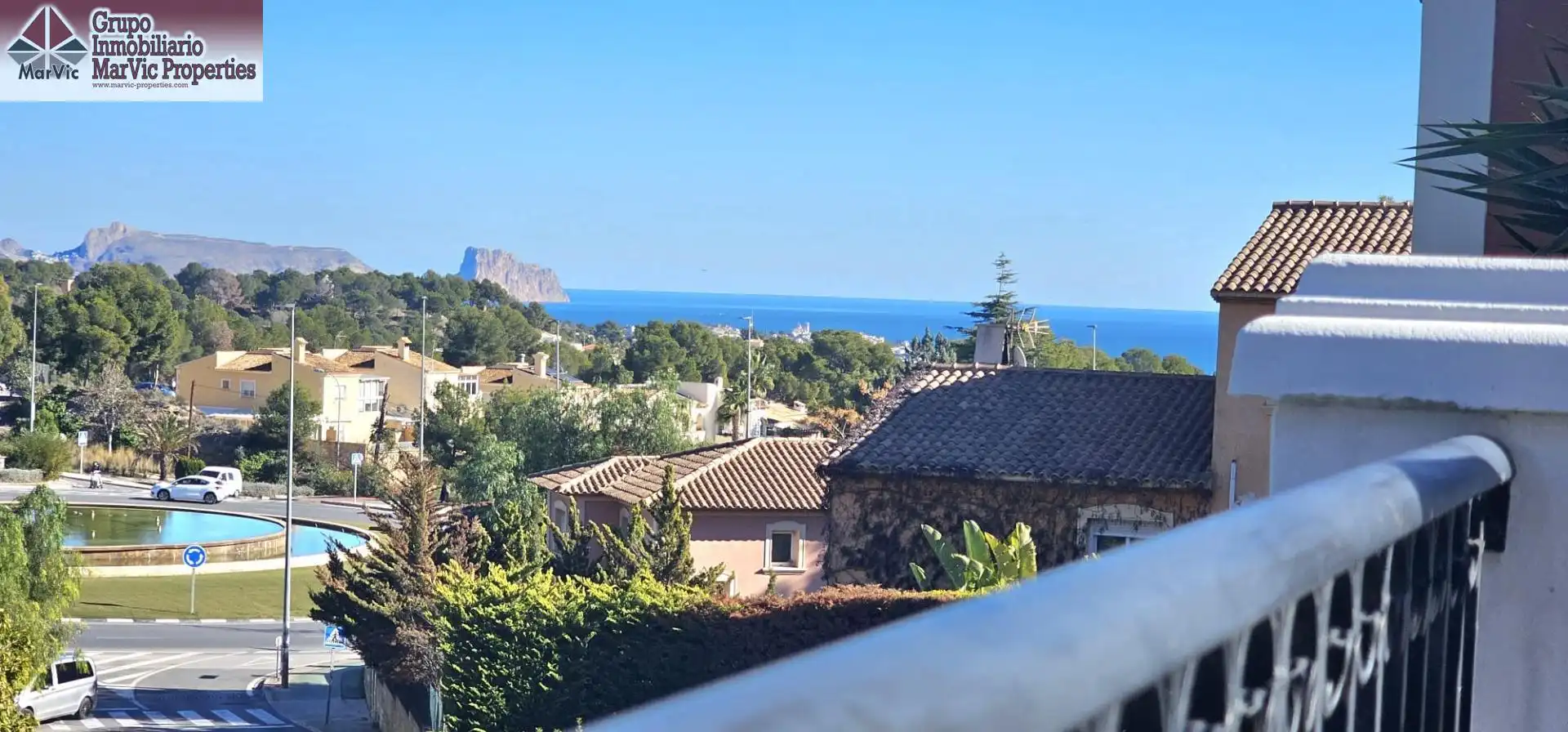 Vista exterior de Casa o xalet en venda en La Nucia amb Aire condicionat, Jardí privat i Terrassa