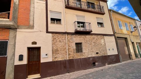 VIVIENDA DE TRES PLANTAS CON BODEGA EN ROA