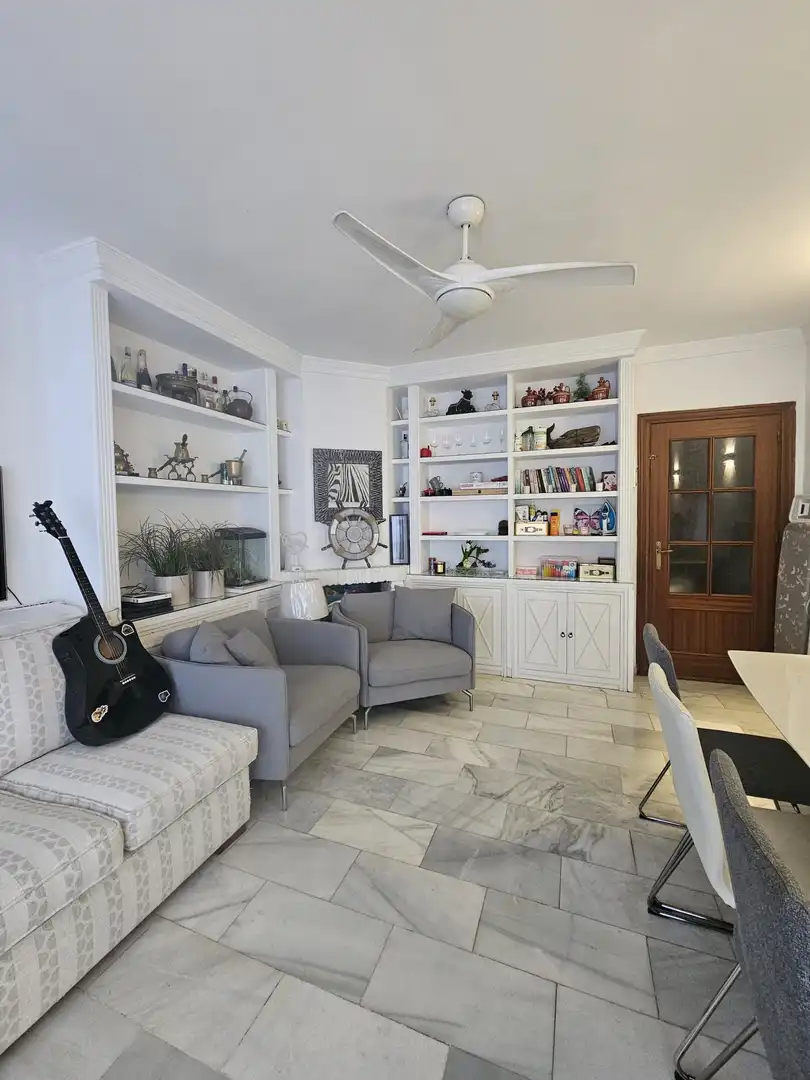 Sala d'estar de Apartament en venda en Marbella amb Terrassa, Traster i Moblat