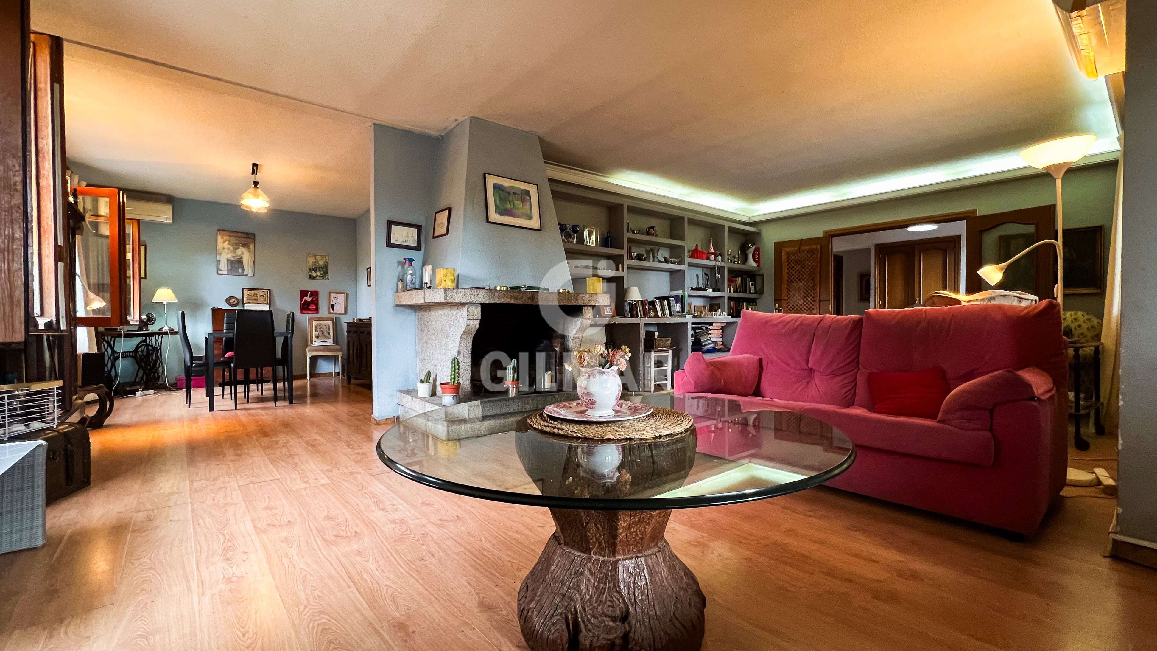 Sala d'estar de Casa o xalet en venda en San Lorenzo de El Escorial amb Piscina