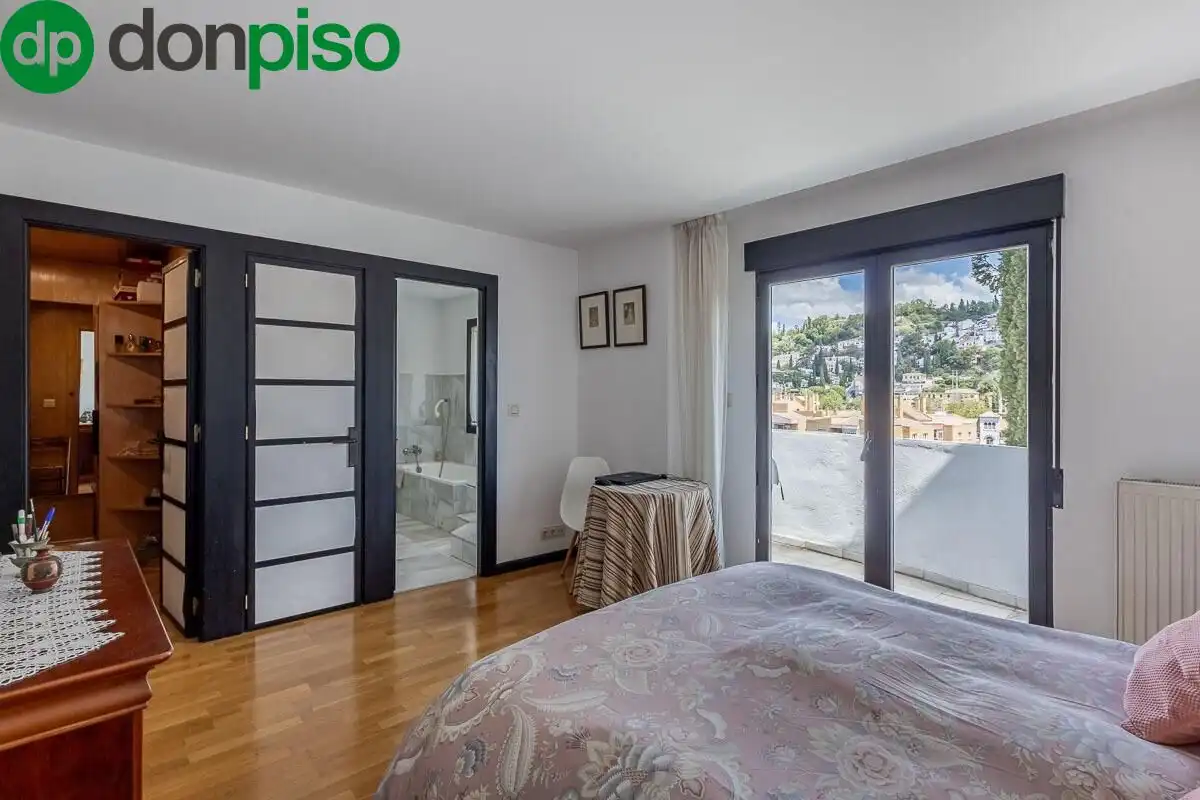 Dormitori de Casa o xalet en venda en Granada amb Aire condicionat, Calefacció i Terrassa