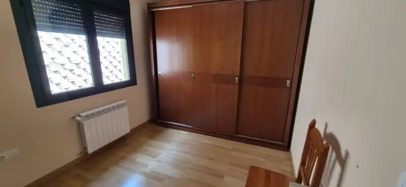 Dormitori de Pis en venda en Plasencia amb Aire condicionat, Calefacció i Jardí privat