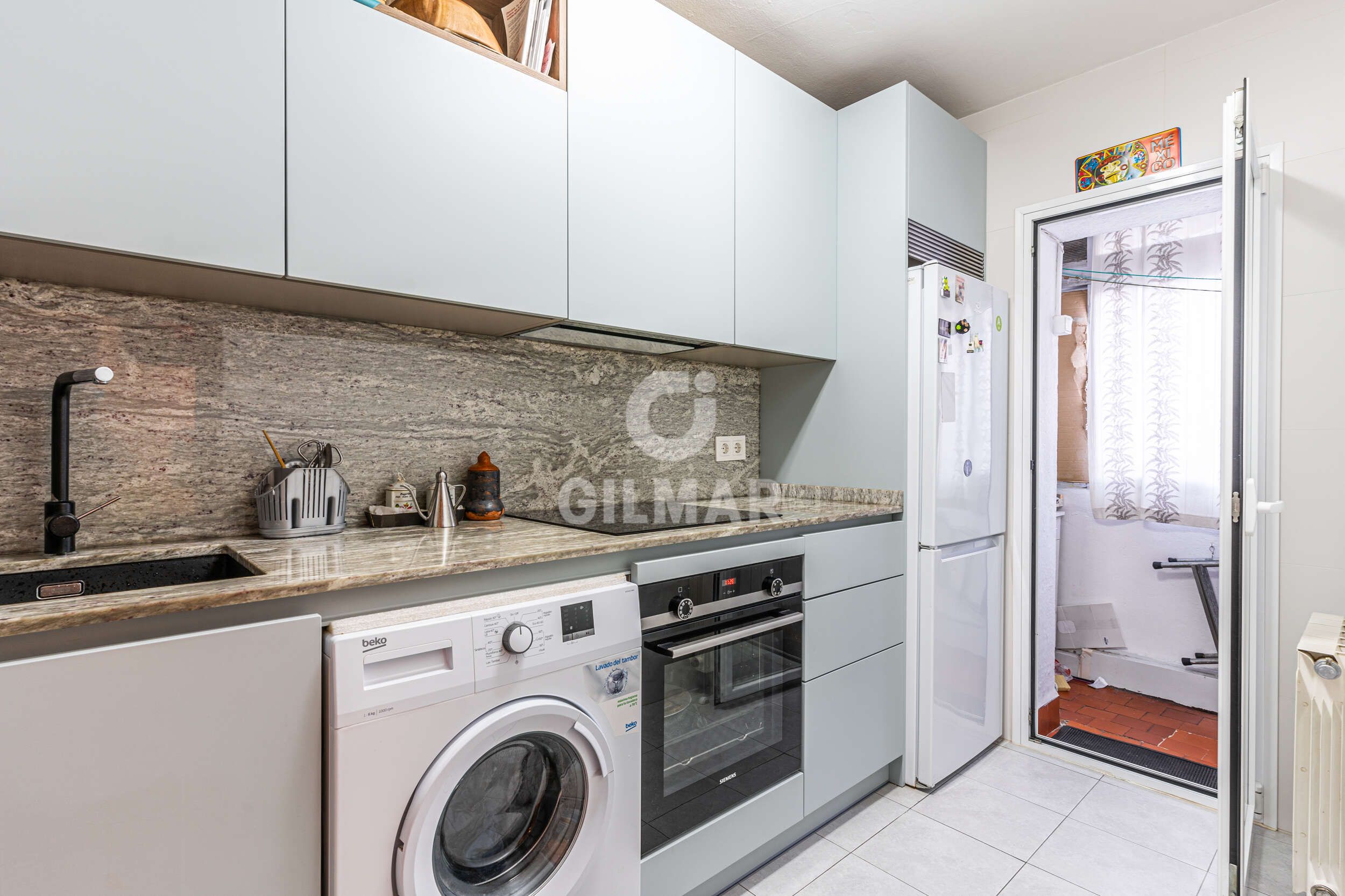 Cocina de Piso en venta en  Madrid Capital con Calefacción