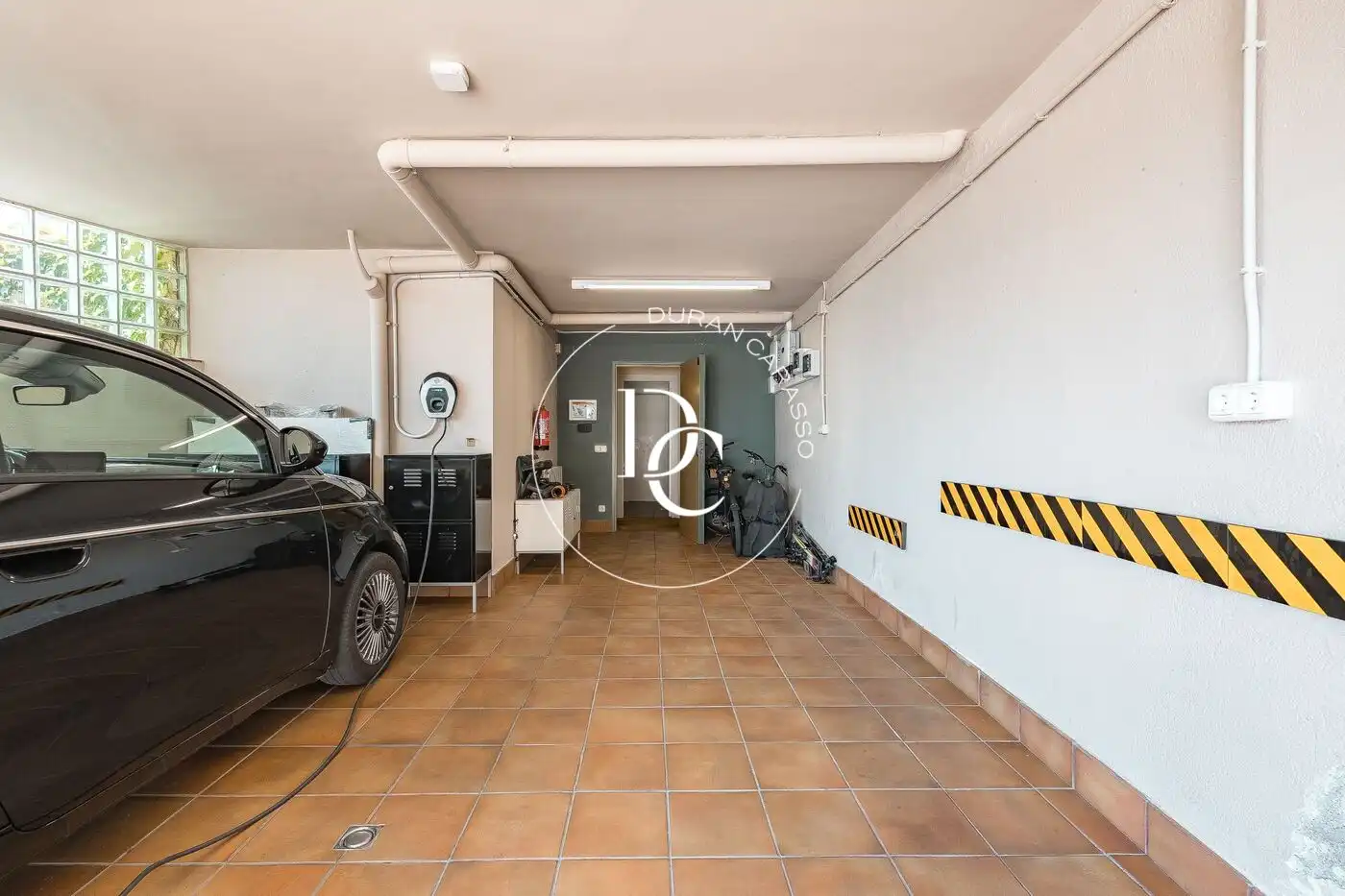 Aparcament de Casa o xalet en venda en Molins de Rei amb Aire condicionat, Calefacció i Jardí privat
