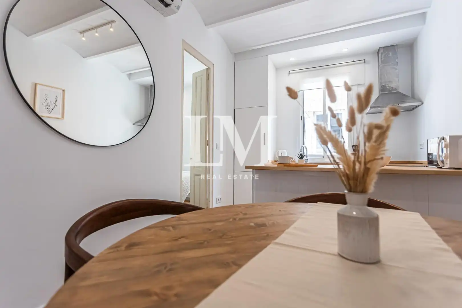 Menjador de Apartament de lloguer en Barcelona amb Aire condicionat, Calefacció i Moblat