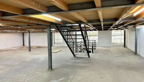 Fabrikhallen zur Miete in Santander