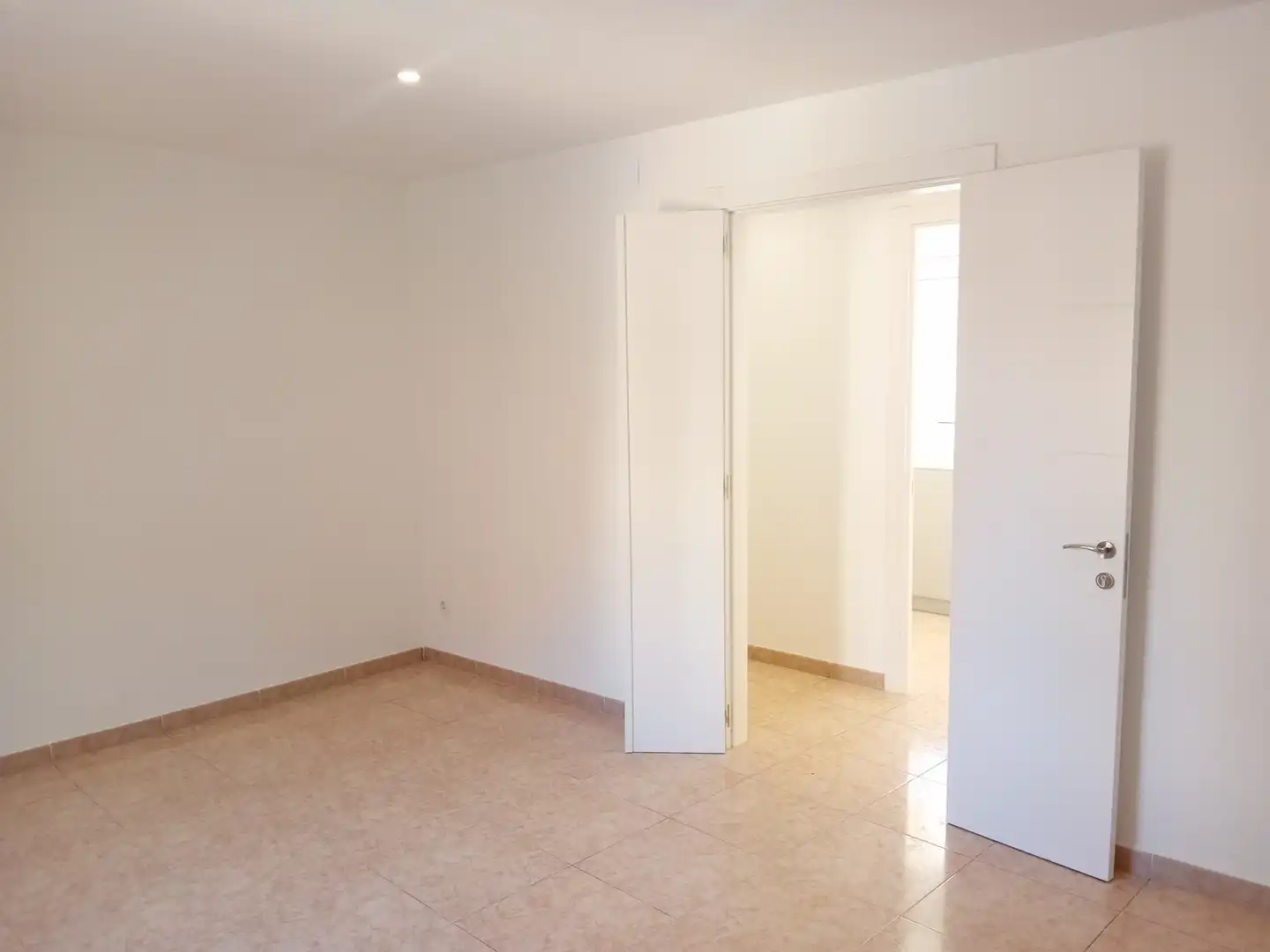 Piso en venta en Girona con Calefacción, Terraza y Internet