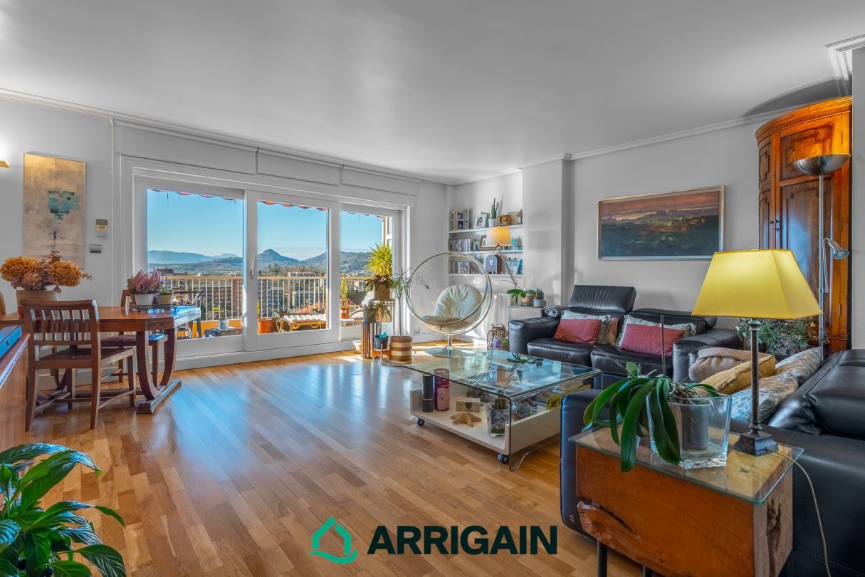 Living room of Flat for sale in Donostia - San Sebastián   with Heating, Terrace and Storage room