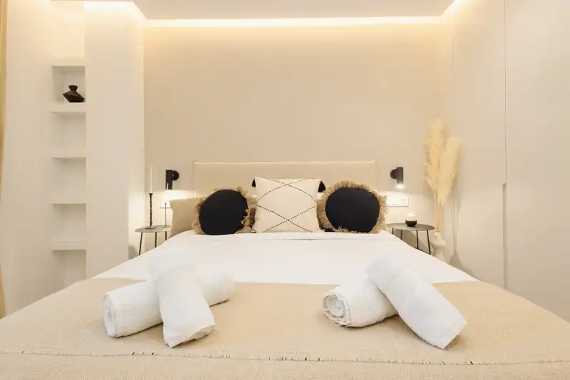Schlafzimmer von Wohnungen zur Miete in Marbella mit Klimaanlage, Möbliert und Fernseher